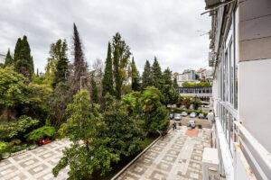 Апартаменты Светлана-Центр посуточно стандарт с балконом вид из окна