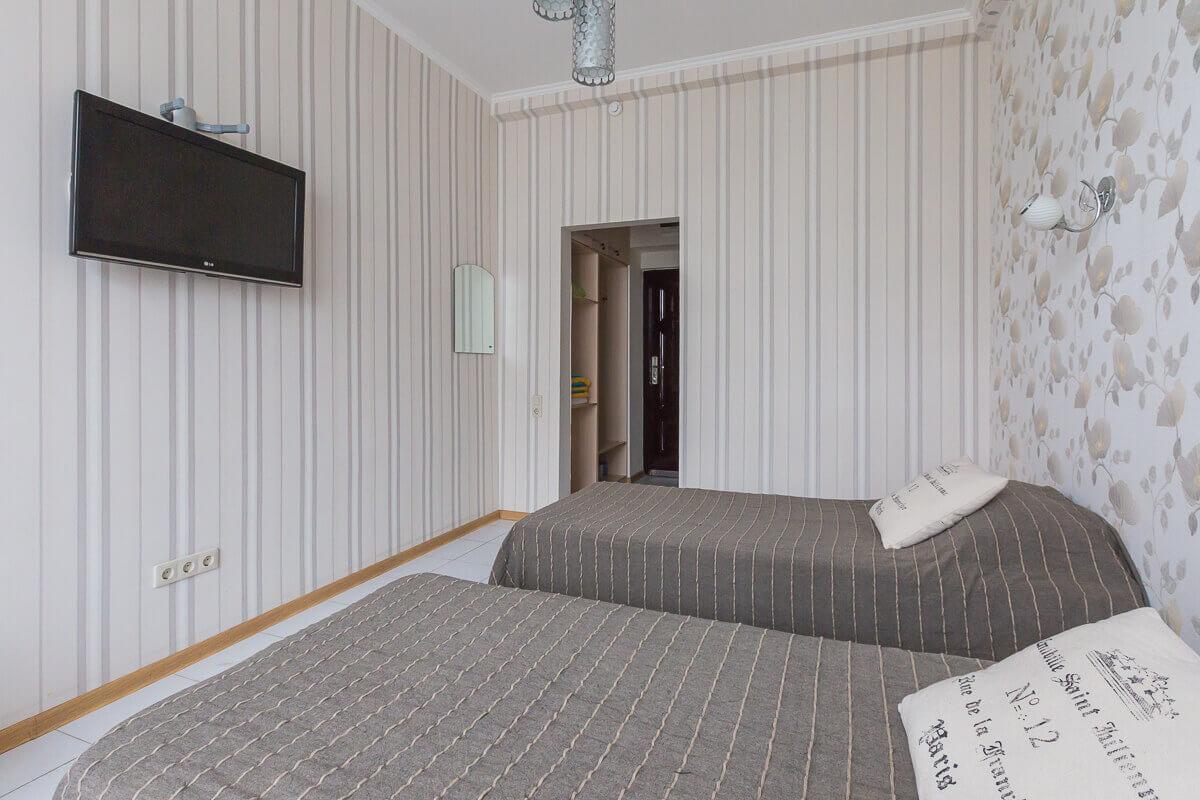 Апартаменты Светлана-Центр посуточно стандарт с панорамным окном